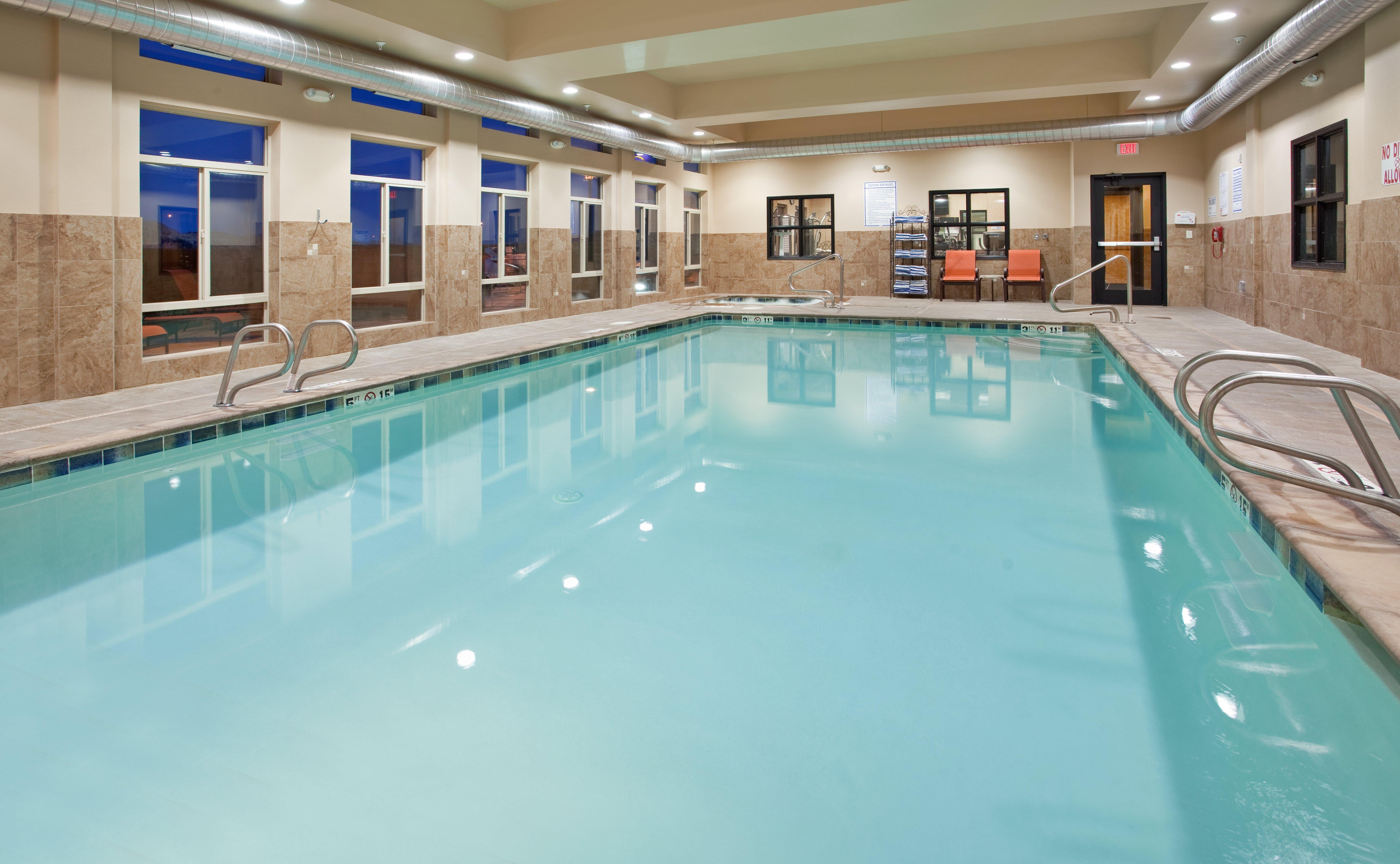 Holiday Inn Express & Suites Gallup East By Ihg Exterior photo